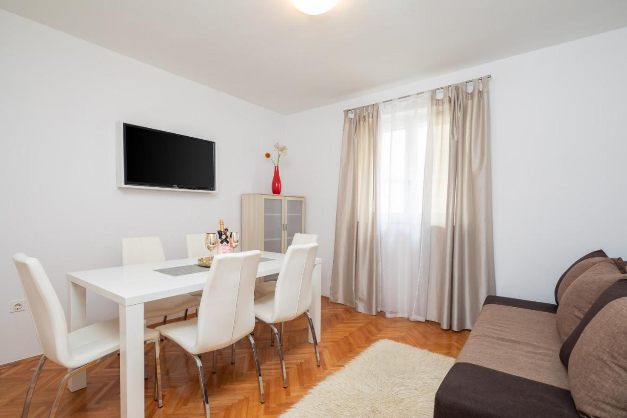 Seaside Apartment Blue Dugi Rat Bagian luar foto