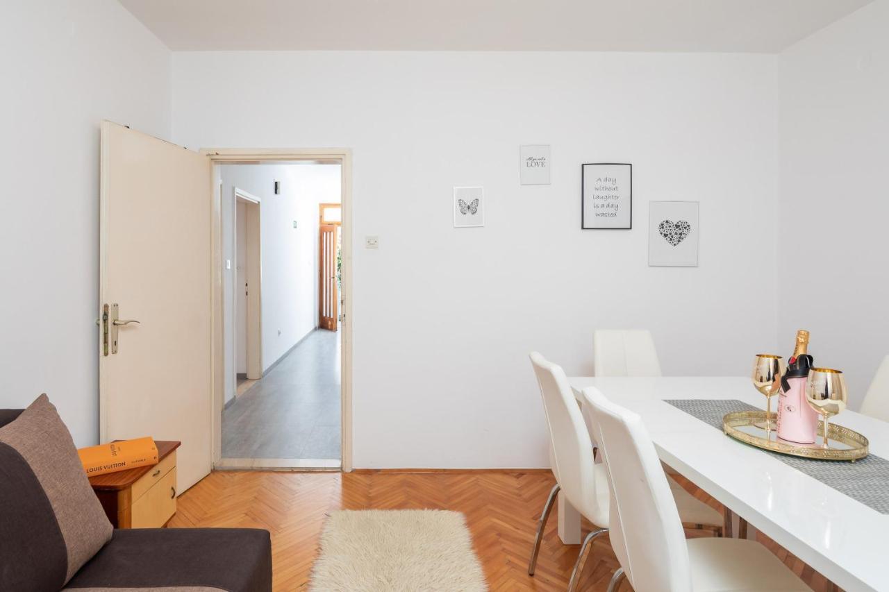 Seaside Apartment Blue Dugi Rat Bagian luar foto