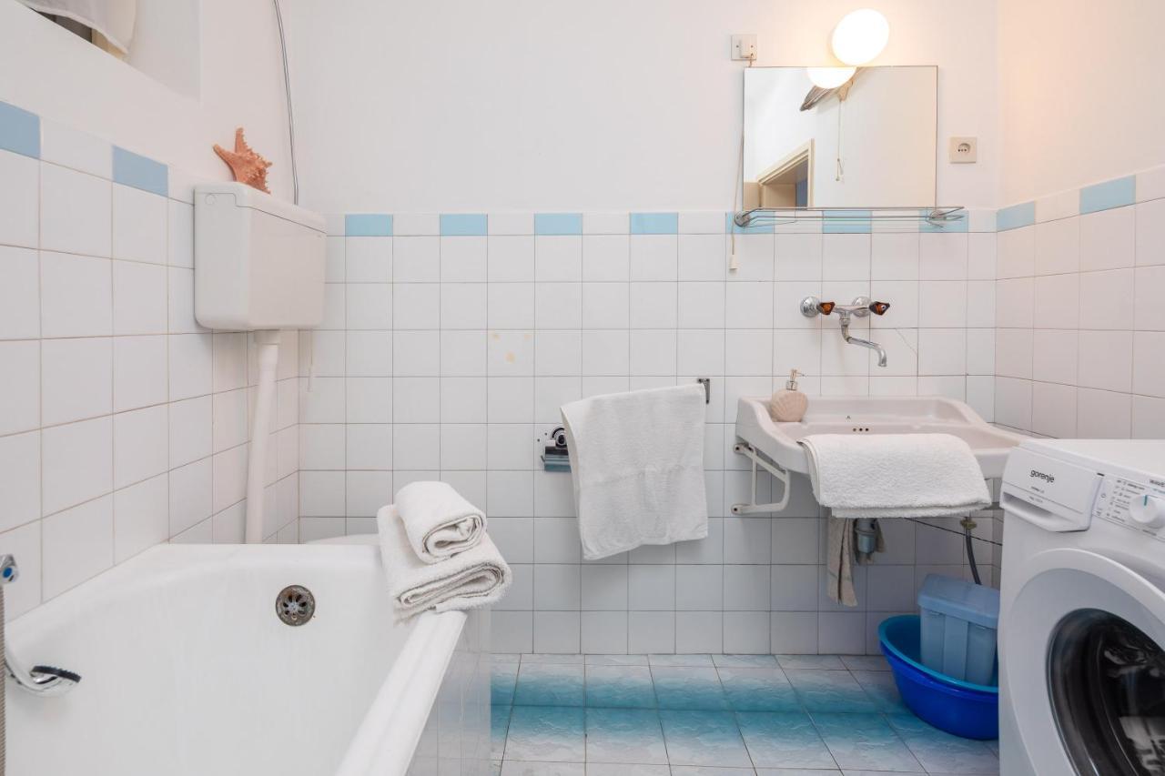Seaside Apartment Blue Dugi Rat Bagian luar foto