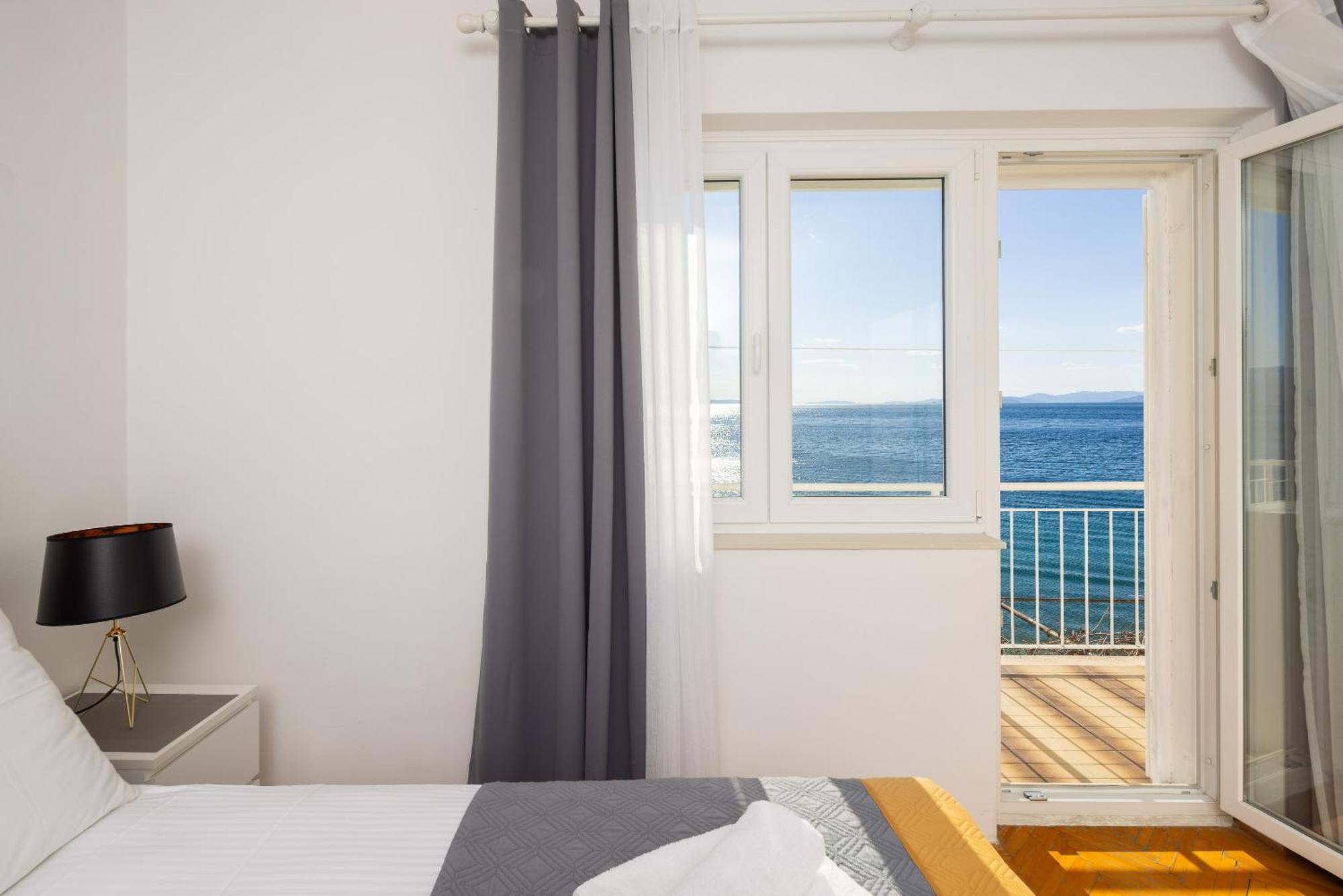 Seaside Apartment Blue Dugi Rat Bagian luar foto